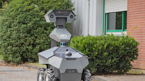 Running Brains - robot autonome GR100 de sécurité et maintenance préventive